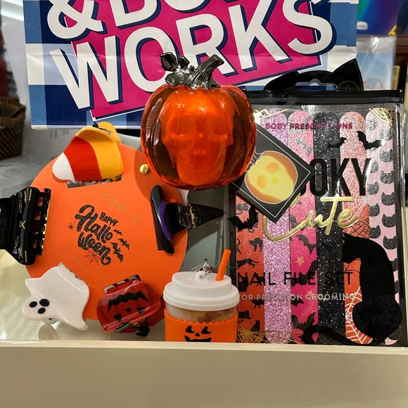 Goody Pack: B&BW Wallflower, Sanitizer holder, Files and PiperK clips - Picture 2 of 3